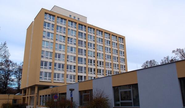 zzz Kombinovaná sestava plynových tepelných čerpadel a kondenzačních kotlů pro vytápění administrativní budovy PENTAGON Poděbrady - Doplňující #1